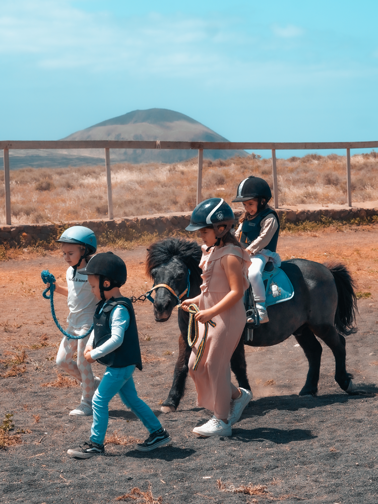 Montar en pony Lanzarote