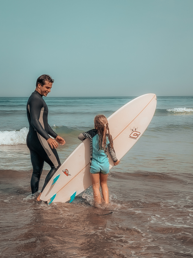 Clase de surf en familia