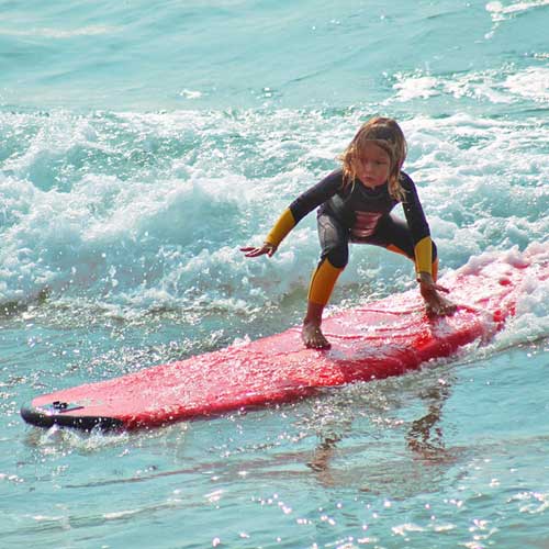 Clase de surf en familia